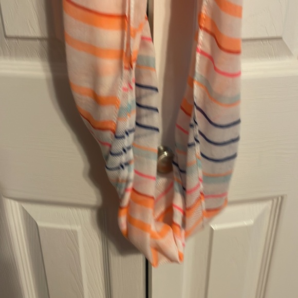 Gap striped infinity scarf NWOT - Picture 5 of 6